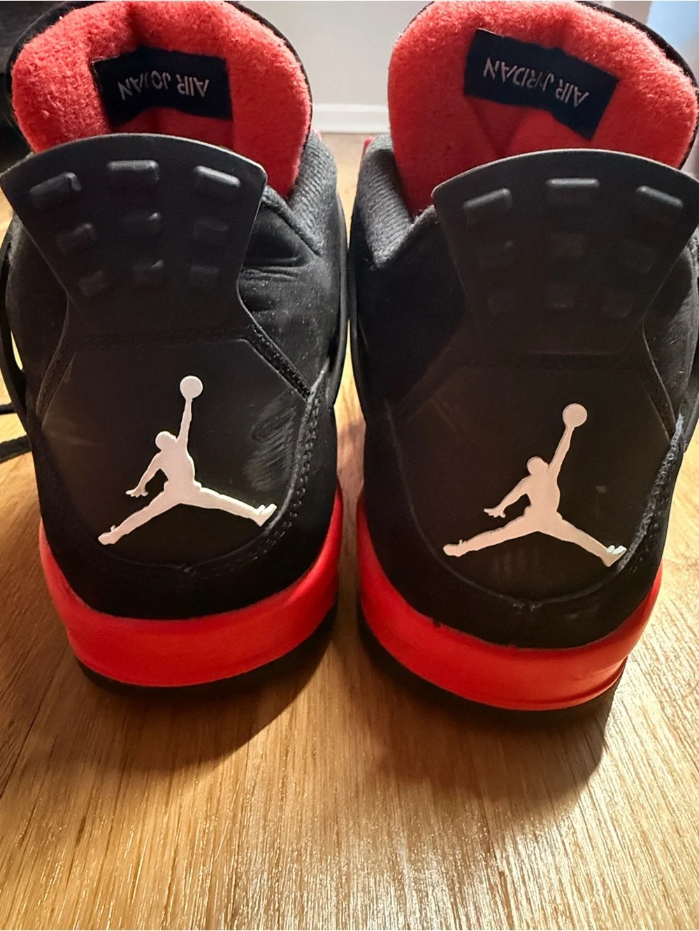 Jordan 4 retro  Red Thunder Men’s size 10